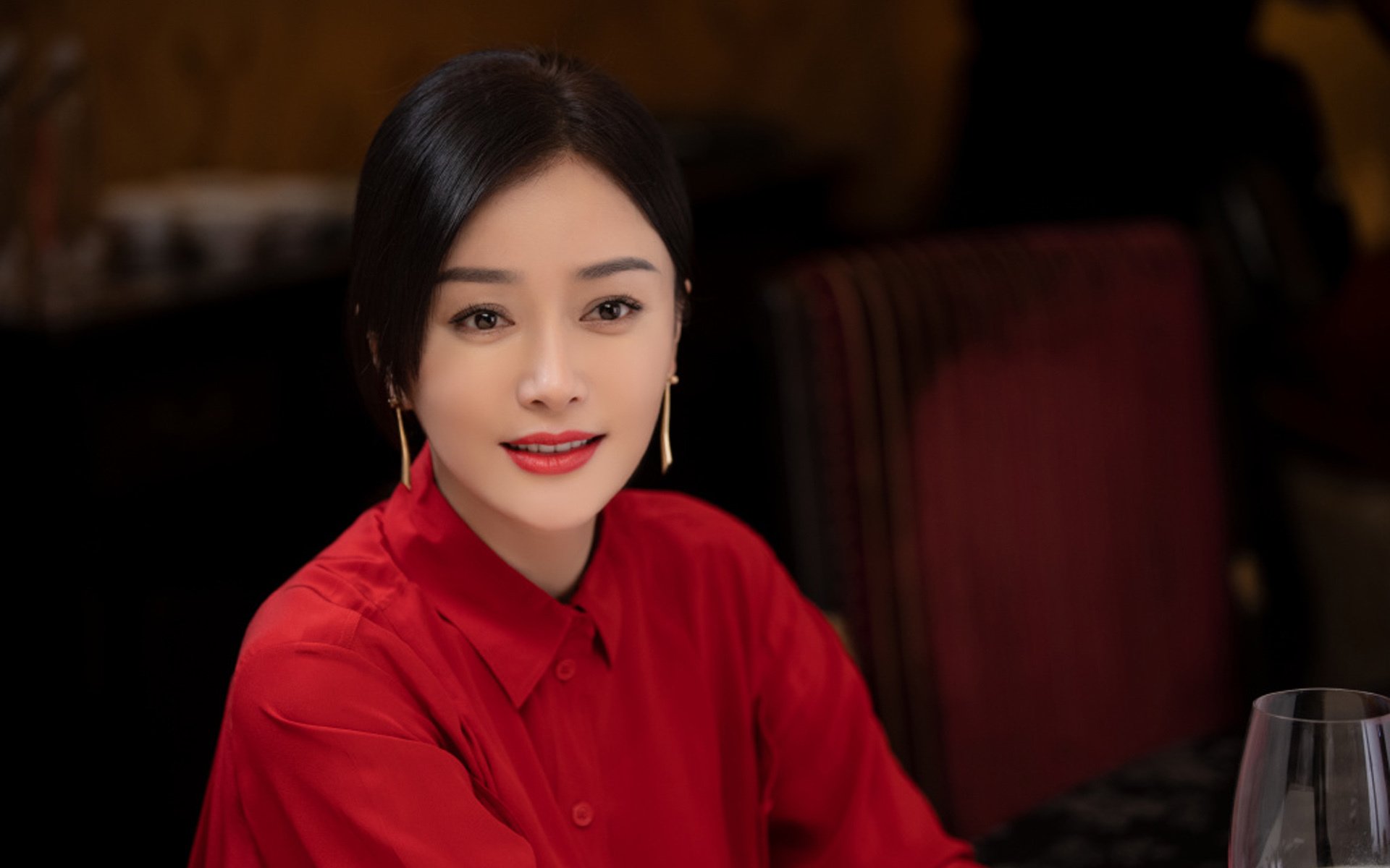 哥伦比亚队中场卡瓦尼在巴黎奥运会上展现出强大的进攻组织能力