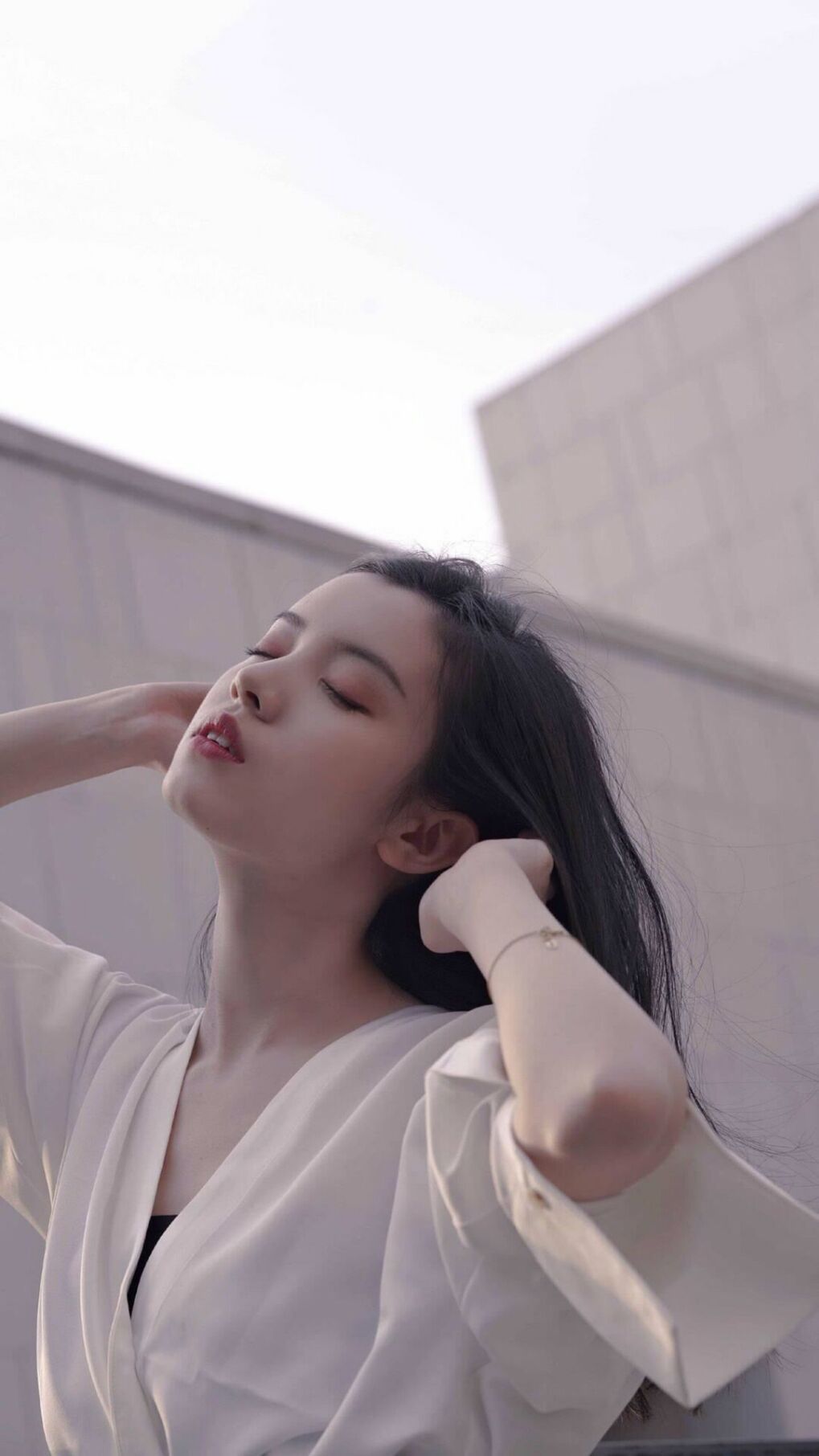 线上线下结合推动足球文化传播，吸引更多年轻群体，足球线上教学