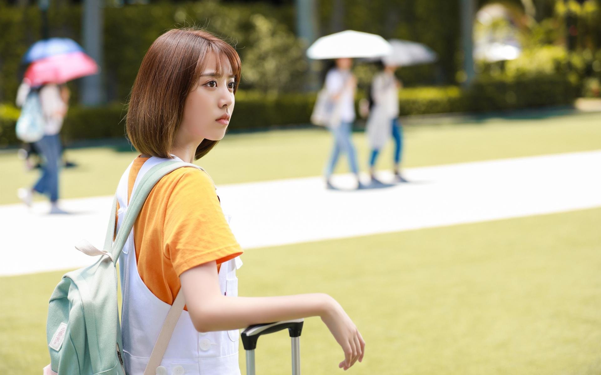 “武汉马拉松:冲刺瞬间,赛场爆发速度激情!”