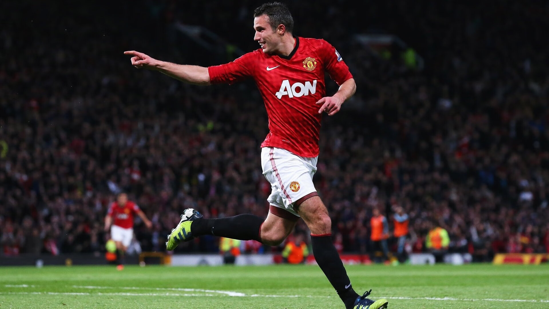 爱游戏体育官方网站-英超激烈厮杀，豪门竞争日趋激烈